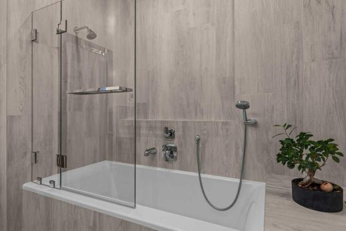 965 Lawrence Grassi Ridge, Canmore, AB - Indoor Photo Showing Bathroom