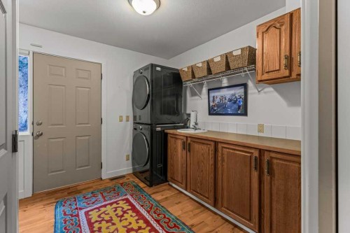 965 Lawrence Grassi Ridge, Canmore, AB - Indoor Photo Showing Laundry Room