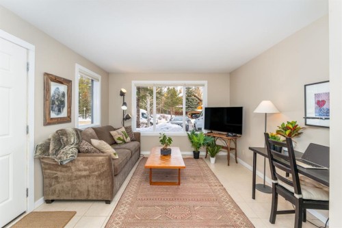 965 Lawrence Grassi Ridge, Canmore, AB - Indoor Photo Showing Living Room