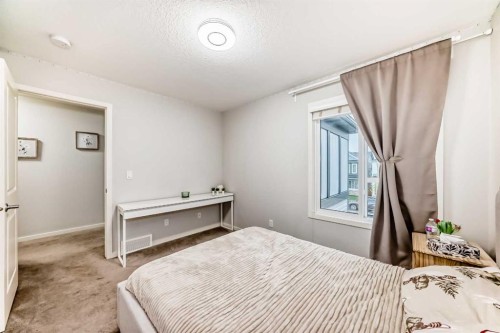 54 Seton Manor Se, Calgary, AB 