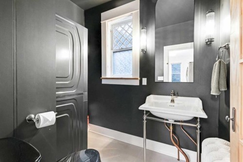 725 Macleod Trail Sw, High River, AB - Indoor Photo Showing Bathroom