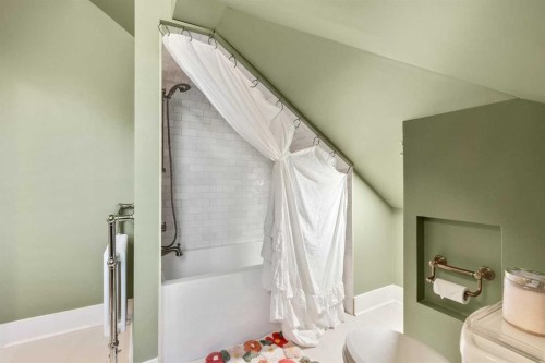 725 Macleod Trail Sw, High River, AB - Indoor Photo Showing Bathroom