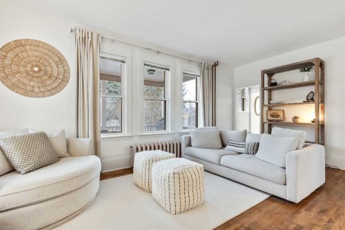 725 Macleod Trail Sw, High River, AB - Indoor Photo Showing Living Room