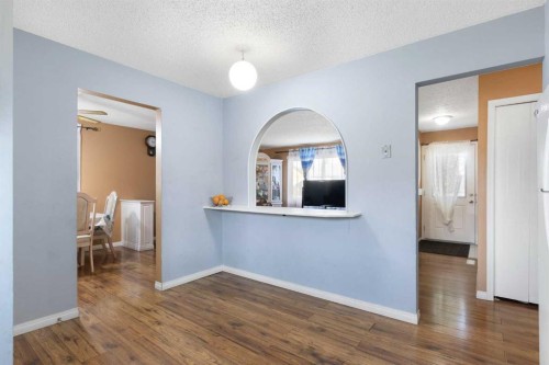 6124 Maddock Drive Ne, Calgary, AB - Indoor Photo Showing Other Room