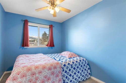 6124 Maddock Drive Ne, Calgary, AB - Indoor Photo Showing Bedroom
