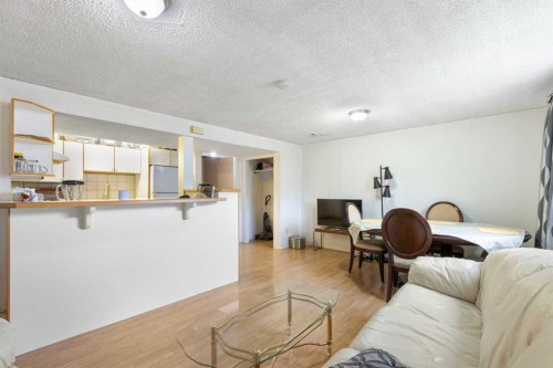 6124 Maddock Drive Ne, Calgary, AB - Indoor