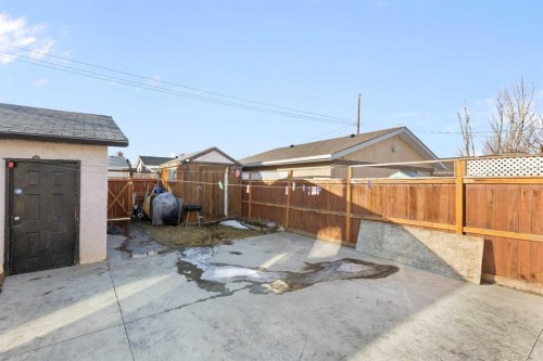 6124 Maddock Drive Ne, Calgary, AB - Outdoor
