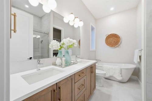 108 Quartz Crescent, Cochrane, AB - Indoor Photo Showing Bathroom