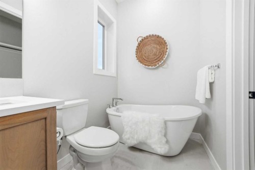 108 Quartz Crescent, Cochrane, AB - Indoor Photo Showing Bathroom