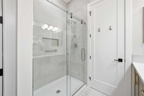 108 Quartz Crescent, Cochrane, AB - Indoor Photo Showing Bathroom