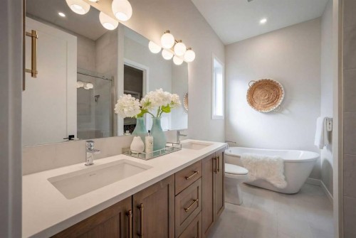 108 Quartz Crescent, Cochrane, AB - Indoor Photo Showing Bathroom
