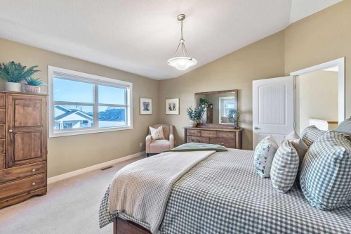 718 Hamptons Bay Se, High River, AB 