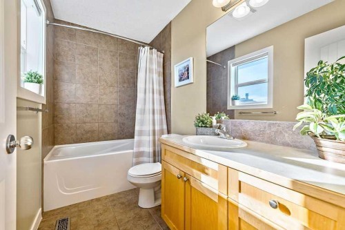 718 Hamptons Bay Se, High River, AB 