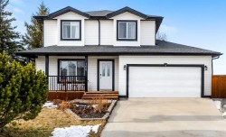 108-100 Carriage Lane Place  Carstairs, AB T0M 0N0