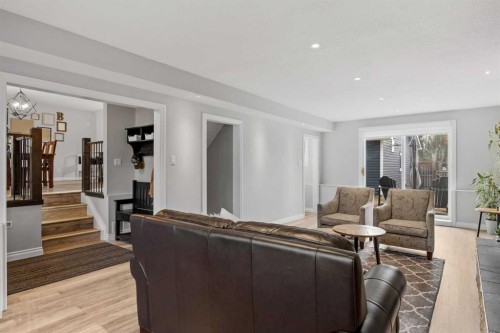 123 Sackville Drive Sw, Calgary, AB - Indoor Photo Showing Living Room