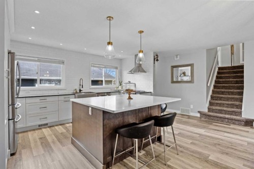 123 Sackville Drive Sw, Calgary, AB - Indoor Photo Showing Kitchen With Upgraded Kitchen