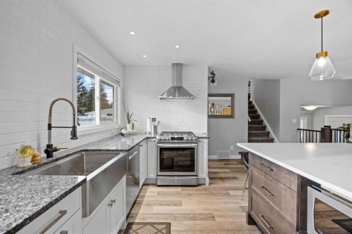 123 Sackville Drive Sw, Calgary, AB - Indoor Photo Showing Kitchen With Upgraded Kitchen