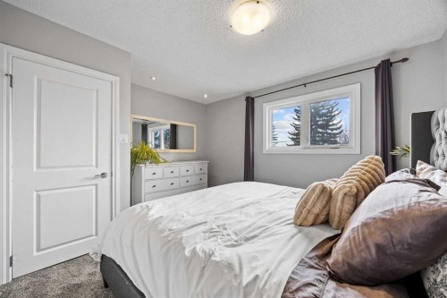 123 Sackville Drive Sw, Calgary, AB - Indoor Photo Showing Bedroom