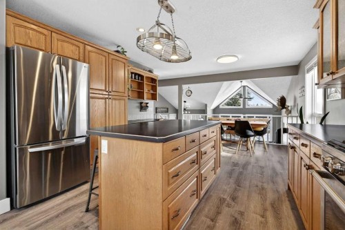 951 3Rd Street Sw, Diamond Valley, AB - Indoor Photo Showing Kitchen