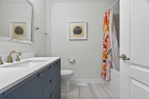 951 3Rd Street Sw, Diamond Valley, AB - Indoor Photo Showing Bathroom