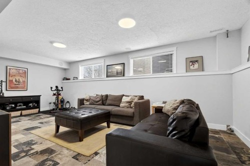 951 3Rd Street Sw, Diamond Valley, AB - Indoor Photo Showing Living Room