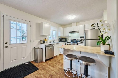 2366 Eversyde Avenue Sw, Calgary, AB - Indoor Photo Showing Kitchen