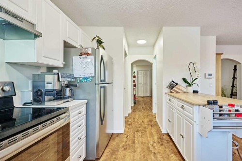 2366 Eversyde Avenue Sw, Calgary, AB - Indoor Photo Showing Kitchen