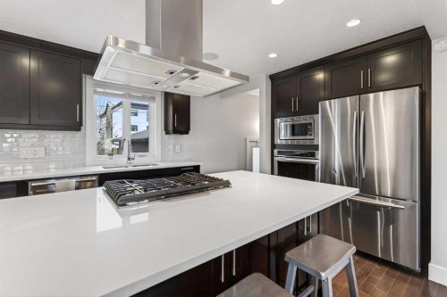7 Westminster Place Sw, Calgary, AB - Indoor Photo Showing Kitchen With Upgraded Kitchen