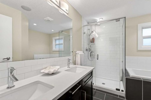 7 Westminster Place Sw, Calgary, AB - Indoor Photo Showing Bathroom