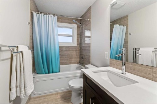 7 Westminster Place Sw, Calgary, AB - Indoor Photo Showing Bathroom