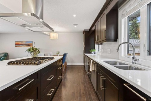 7 Westminster Place Sw, Calgary, AB - Indoor Photo Showing Kitchen With Double Sink With Upgraded Kitchen