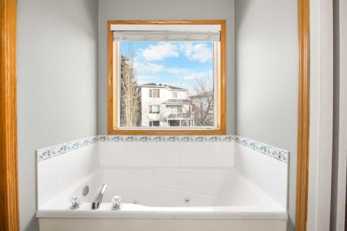 36 Arbour Wood Crescent Nw, Calgary, AB - Indoor Photo Showing Bathroom