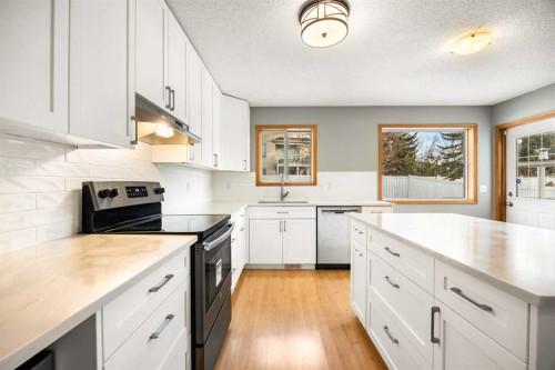 36 Arbour Wood Crescent Nw, Calgary, AB - Indoor Photo Showing Kitchen With Upgraded Kitchen