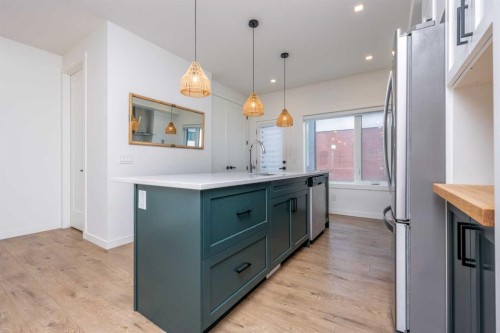 408 Greenbriar Common Nw, Calgary, AB - Indoor Photo Showing Kitchen