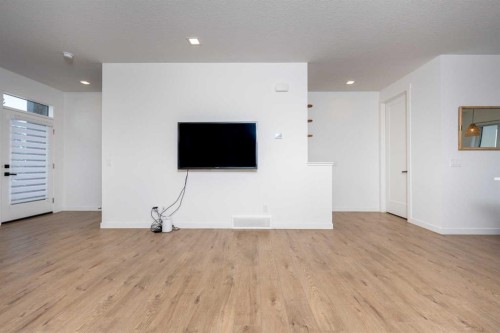 408 Greenbriar Common Nw, Calgary, AB - Indoor Photo Showing Other Room