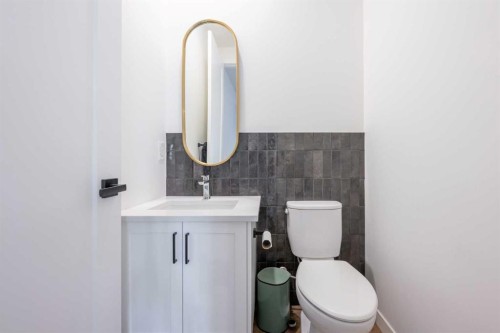 408 Greenbriar Common Nw, Calgary, AB - Indoor Photo Showing Bathroom
