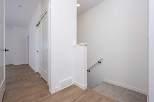 408 Greenbriar Common Nw, Calgary, AB - Indoor Photo Showing Other Room