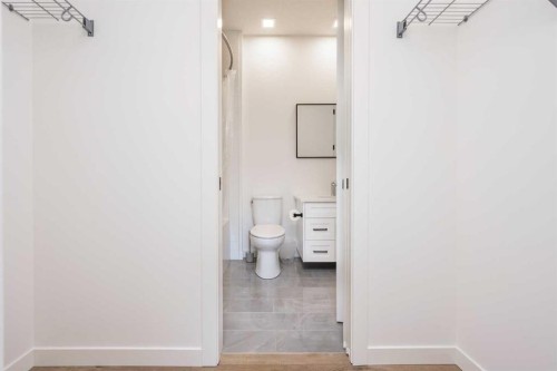 408 Greenbriar Common Nw, Calgary, AB - Indoor Photo Showing Bathroom