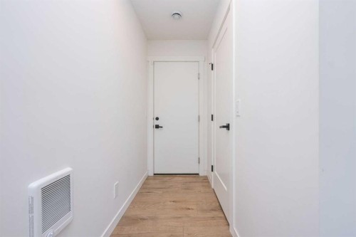 408 Greenbriar Common Nw, Calgary, AB - Indoor Photo Showing Other Room