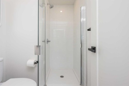 408 Greenbriar Common Nw, Calgary, AB - Indoor Photo Showing Bathroom