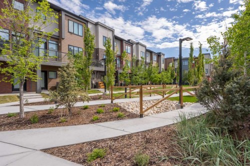 408 Greenbriar Common Nw, Calgary, AB - Outdoor