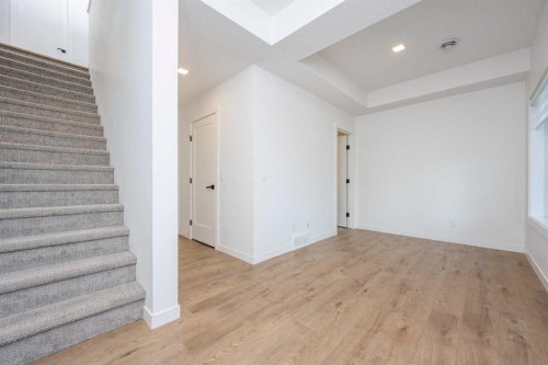 408 Greenbriar Common Nw, Calgary, AB - Indoor Photo Showing Other Room
