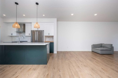 408 Greenbriar Common Nw, Calgary, AB - Indoor Photo Showing Kitchen With Upgraded Kitchen