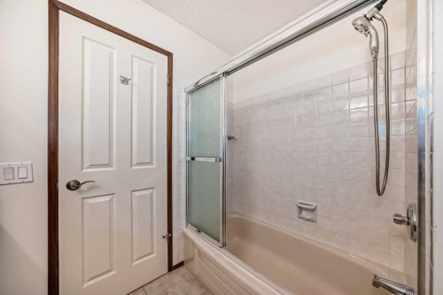 111 Oakside Road Sw, Calgary, AB - Indoor Photo Showing Bathroom