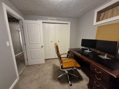 422 Bridlecreek Green Sw, Calgary, AB - Indoor Photo Showing Office