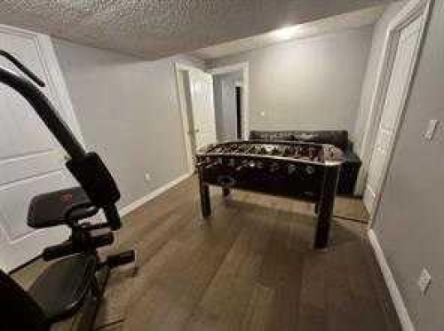 422 Bridlecreek Green Sw, Calgary, AB - Indoor Photo Showing Other Room