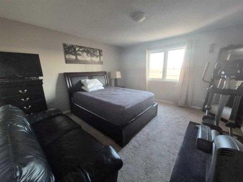 422 Bridlecreek Green Sw, Calgary, AB - Indoor Photo Showing Bedroom
