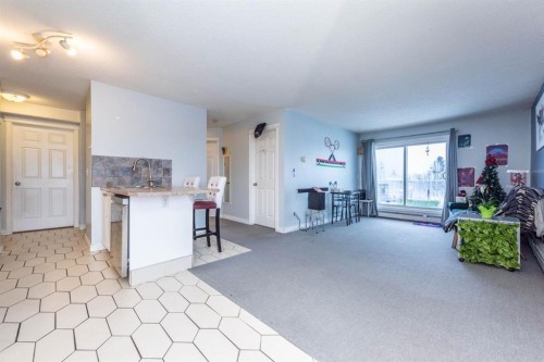 304-5555 Falsbridge Drive Ne, Calgary, AB - Indoor Photo Showing Kitchen