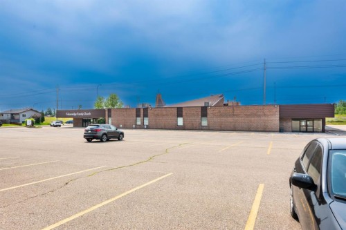 304-5555 Falsbridge Drive Ne, Calgary, AB - Outdoor