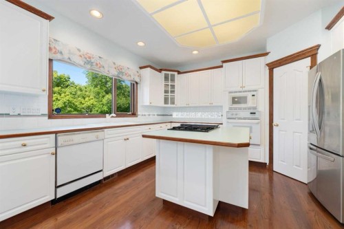 1600 Evergreen Hill Sw, Calgary, AB - Indoor Photo Showing Kitchen